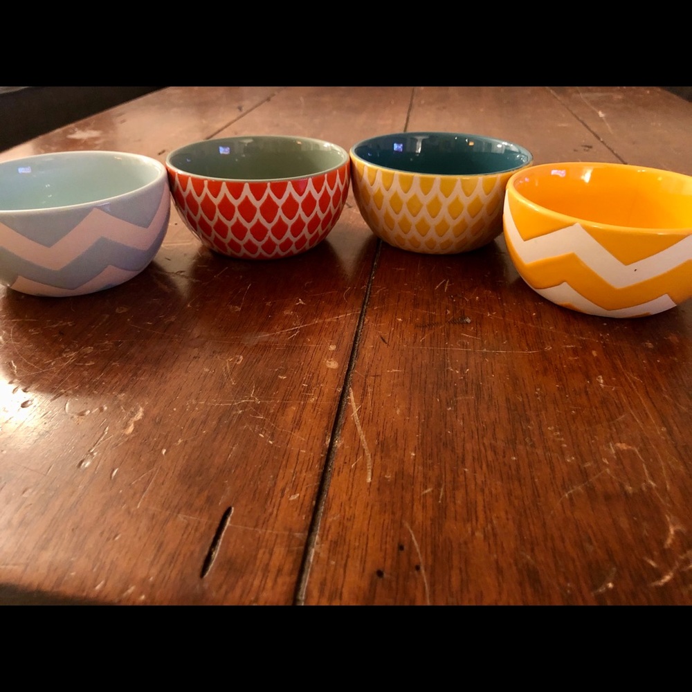 Threshold set of four serving bowls